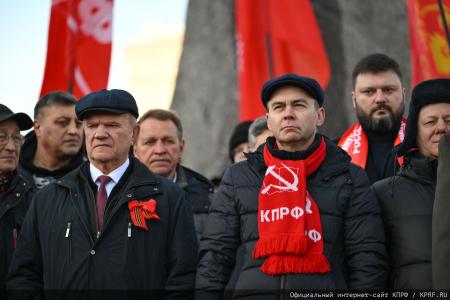 Г.А. Зюганов на митинге 23 февраля в Москве: С Днем нашей великой, любимой, Красной непобедимой армии!