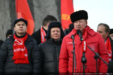 Г.А. Зюганов на митинге 23 февраля в Москве: С Днем нашей великой, любимой, Красной непобедимой армии!