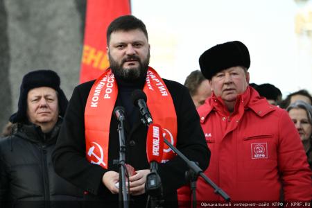 Г.А. Зюганов на митинге 23 февраля в Москве: С Днем нашей великой, любимой, Красной непобедимой армии!