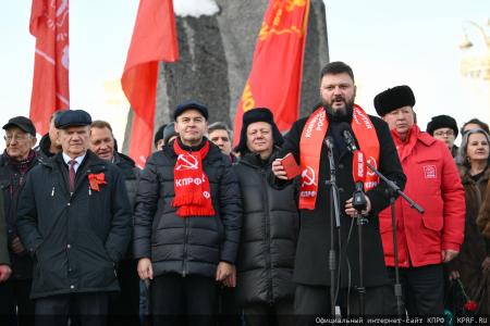 Г.А. Зюганов на митинге 23 февраля в Москве: С Днем нашей великой, любимой, Красной непобедимой армии!