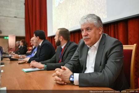 "Пчела и человек". Г.А. Зюганов принял участие в конгрессе пчеловодов в Москве