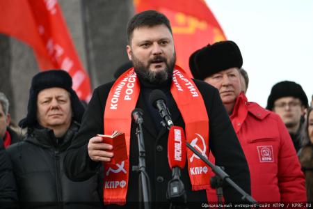 Г.А. Зюганов на митинге 23 февраля в Москве: С Днем нашей великой, любимой, Красной непобедимой армии!