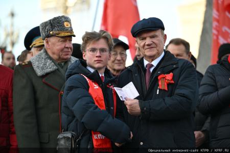 Г.А. Зюганов на митинге 23 февраля в Москве: С Днем нашей великой, любимой, Красной непобедимой армии!
