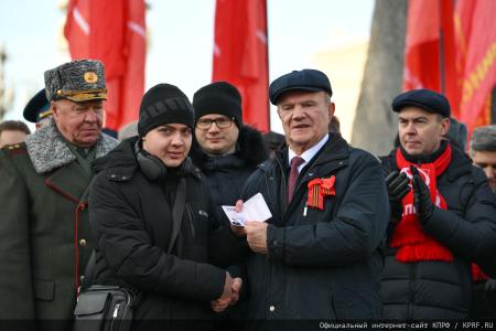 Г.А. Зюганов на митинге 23 февраля в Москве: С Днем нашей великой, любимой, Красной непобедимой армии!
