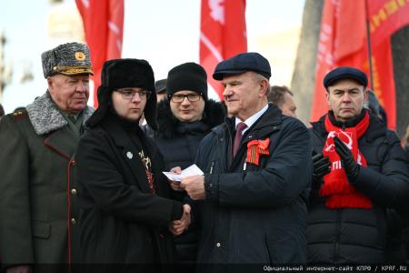 Г.А. Зюганов на митинге 23 февраля в Москве: С Днем нашей великой, любимой, Красной непобедимой армии!