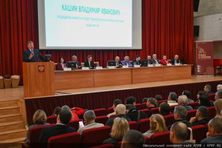 "Пчела и человек". Г.А. Зюганов принял участие в конгрессе пчеловодов в Москве