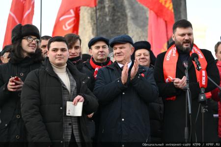 Г.А. Зюганов на митинге 23 февраля в Москве: С Днем нашей великой, любимой, Красной непобедимой армии!