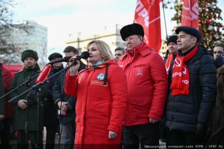 Г.А. Зюганов на митинге 23 февраля в Москве: С Днем нашей великой, любимой, Красной непобедимой армии!