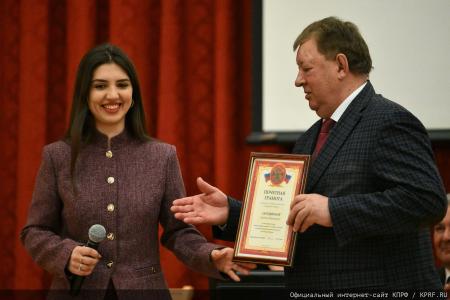 "Пчела и человек". Г.А. Зюганов принял участие в конгрессе пчеловодов в Москве
