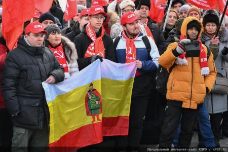 Г.А. Зюганов на митинге 23 февраля в Москве: С Днем нашей великой, любимой, Красной непобедимой армии!