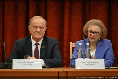 "Пчела и человек". Г.А. Зюганов принял участие в конгрессе пчеловодов в Москве