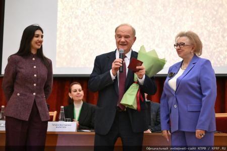 "Пчела и человек". Г.А. Зюганов принял участие в конгрессе пчеловодов в Москве