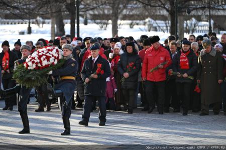 Г.А. Зюганов на митинге 23 февраля в Москве: С Днем нашей великой, любимой, Красной непобедимой армии!