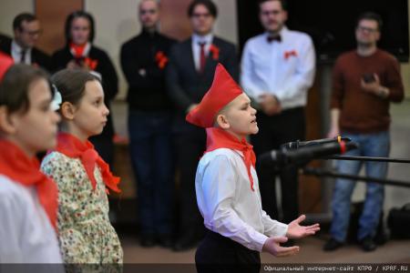 КПРФ провела в Госдуме II Детско-молодежный Форум "Алый галстук - символ мира!"