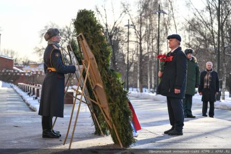 Г.А. Зюганов на митинге 23 февраля в Москве: С Днем нашей великой, любимой, Красной непобедимой армии!