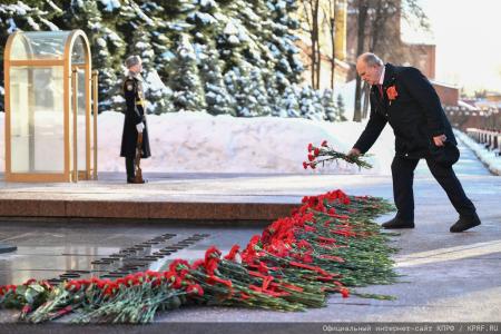 Г.А. Зюганов на митинге 23 февраля в Москве: С Днем нашей великой, любимой, Красной непобедимой армии!