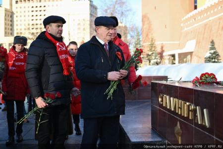 Г.А. Зюганов на митинге 23 февраля в Москве: С Днем нашей великой, любимой, Красной непобедимой армии!