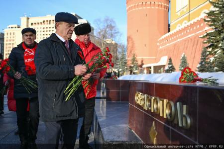 Г.А. Зюганов на митинге 23 февраля в Москве: С Днем нашей великой, любимой, Красной непобедимой армии!