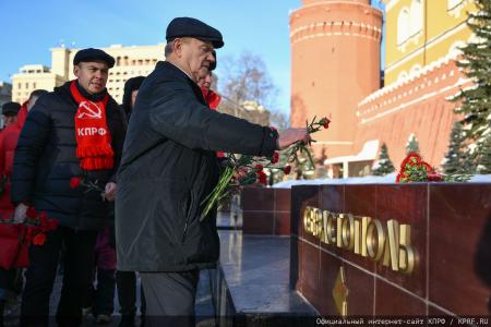 Г.А. Зюганов на митинге 23 февраля в Москве: С Днем нашей великой, любимой, Красной непобедимой армии!