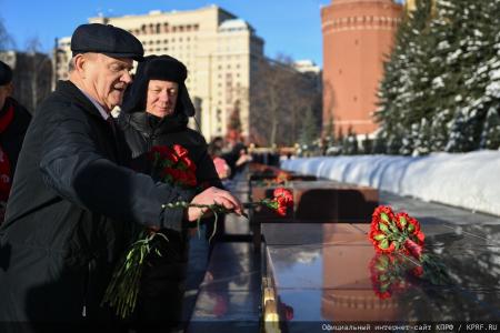 Г.А. Зюганов на митинге 23 февраля в Москве: С Днем нашей великой, любимой, Красной непобедимой армии!
