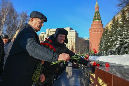 Г.А. Зюганов на митинге 23 февраля в Москве: С Днем нашей великой, любимой, Красной непобедимой армии!