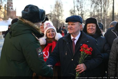 Г.А. Зюганов на митинге 23 февраля в Москве: С Днем нашей великой, любимой, Красной непобедимой армии!
