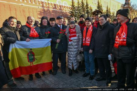 Г.А. Зюганов на митинге 23 февраля в Москве: С Днем нашей великой, любимой, Красной непобедимой армии!