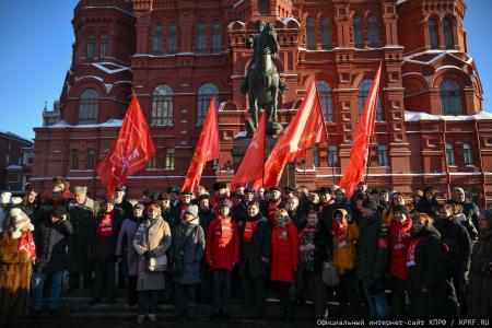 Г.А. Зюганов на митинге 23 февраля в Москве: С Днем нашей великой, любимой, Красной непобедимой армии!