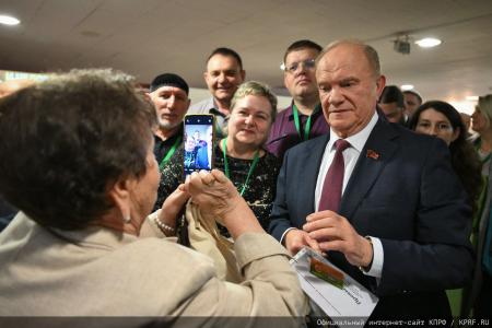 "Пчела и человек". Г.А. Зюганов принял участие в конгрессе пчеловодов в Москве
