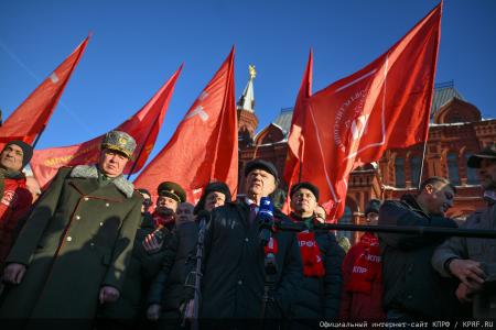 Г.А. Зюганов на митинге 23 февраля в Москве: С Днем нашей великой, любимой, Красной непобедимой армии!