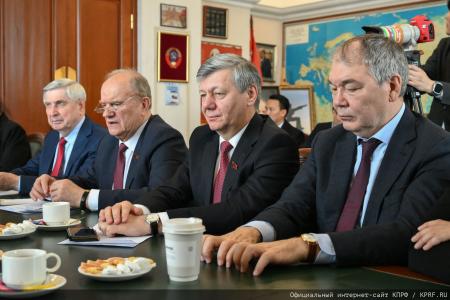 «За дело мира и социализма». Г.А. Зюганов провел встречу с вьетнамской делегацией