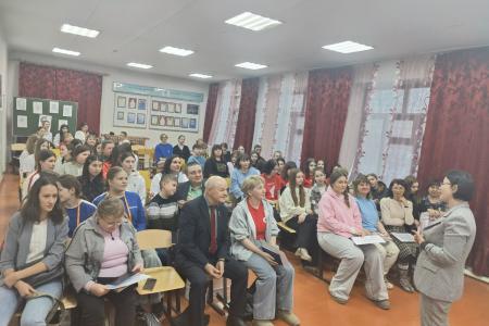Коммунисты Забайкалья рассказали школьникам о специфике партийной печати