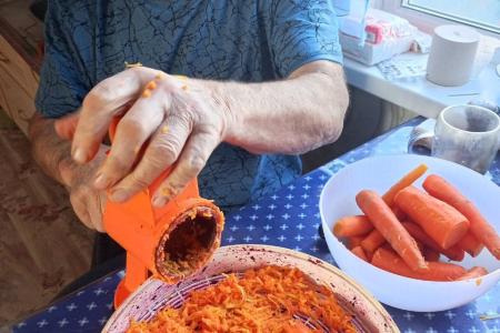Коммунисты Забайкалья отправляют бойцам СВО продукты и партийные газеты