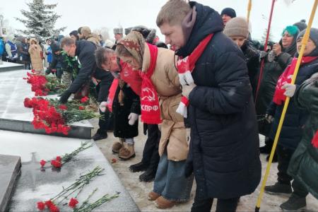 В Курске коммунисты отметили 83-ю годовщину со дня освобождения города от немецко-фашистских захватчиков