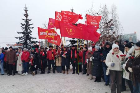 В Курске коммунисты отметили 83-ю годовщину со дня освобождения города от немецко-фашистских захватчиков