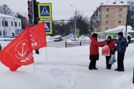 В День Красной Армии ивановские коммунисты и комсомольцы  провели уличные акции и агитацию за Программу Победы КПРФ