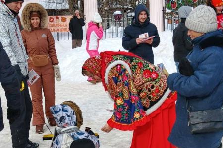 Коммунисты и комсомольцы Ивановской области поздравили жителей региона с Масленицей