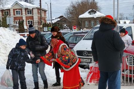 Коммунисты и комсомольцы Ивановской области поздравили жителей региона с Масленицей