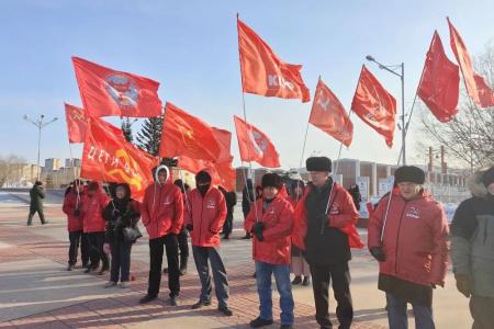 Коммунисты Забайкалья почтили память героев-земляков в День рождения Красной Армии