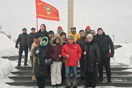 Татарстанское региональное отделение КПРФ провело традиционный праздничный автопробег