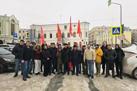 Татарстанское региональное отделение КПРФ провело традиционный праздничный автопробег