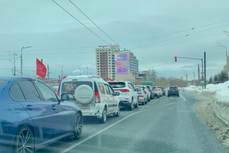 Татарстанское региональное отделение КПРФ провело традиционный праздничный автопробег