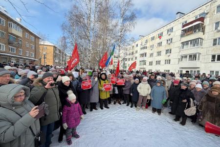 Республика Коми. Мороз и административный ресурс не сломили – жители п.г.т. Жешарт вышли на митинг за национализацию комбината