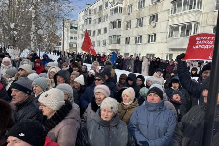 Республика Коми. Мороз и административный ресурс не сломили – жители п.г.т. Жешарт вышли на митинг за национализацию комбината