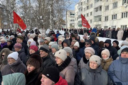 Республика Коми. Мороз и административный ресурс не сломили – жители п.г.т. Жешарт вышли на митинг за национализацию комбината