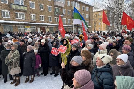 Республика Коми. Мороз и административный ресурс не сломили – жители п.г.т. Жешарт вышли на митинг за национализацию комбината