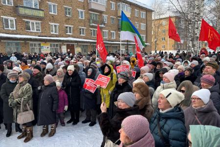 Республика Коми. Мороз и административный ресурс не сломили – жители п.г.т. Жешарт вышли на митинг за национализацию комбината