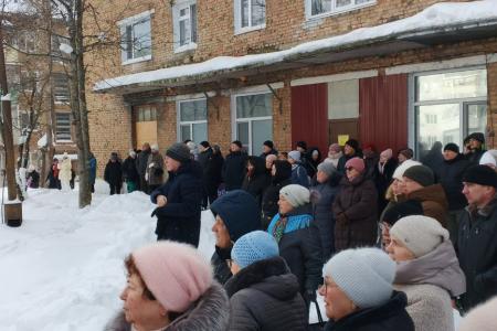 Республика Коми. Мороз и административный ресурс не сломили – жители п.г.т. Жешарт вышли на митинг за национализацию комбината