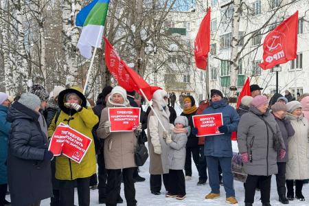 Республика Коми. Мороз и административный ресурс не сломили – жители п.г.т. Жешарт вышли на митинг за национализацию комбината