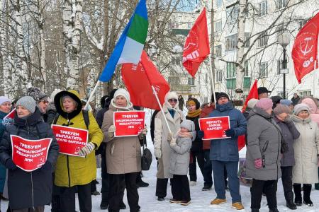 Республика Коми. Мороз и административный ресурс не сломили – жители п.г.т. Жешарт вышли на митинг за национализацию комбината